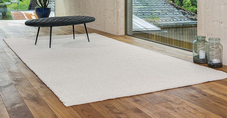 Pflegeleichter heller Teppich in beige