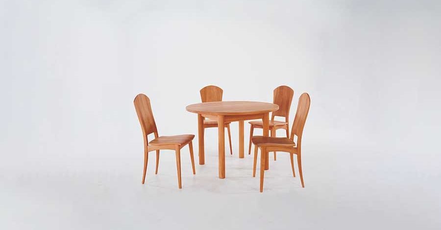 Tisch Julia rund mit Stühlen