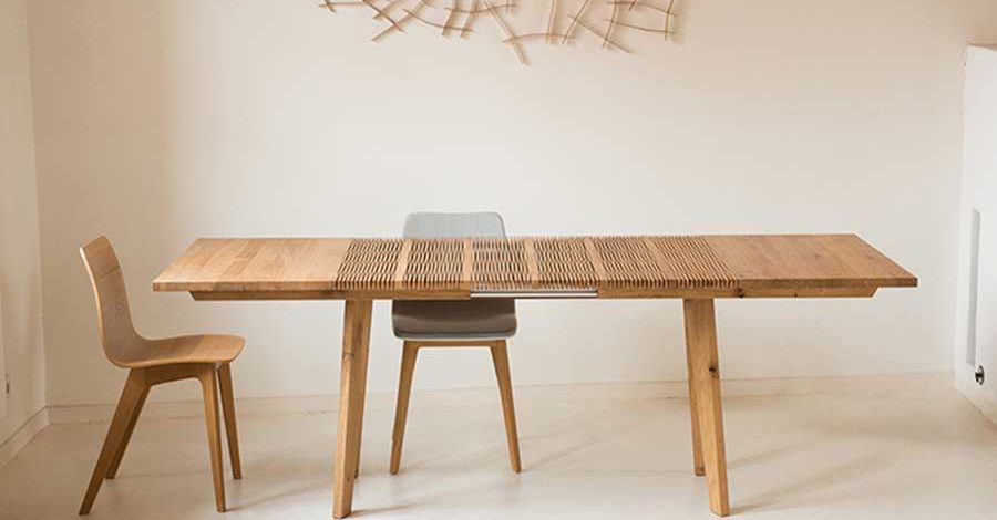 Holztisch mit Rattan-Muster mittig von Lignum Art
